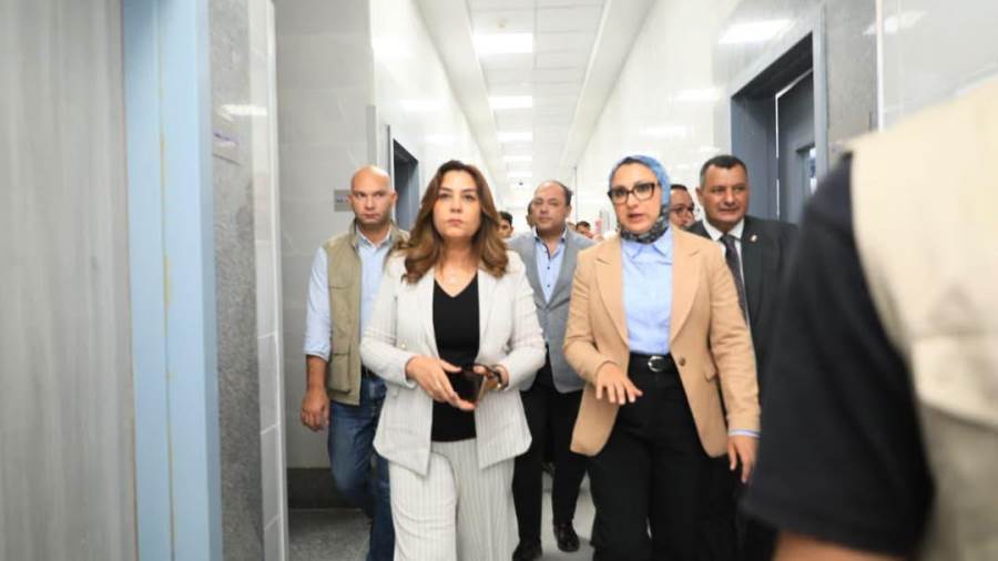 وزيرة التنمية المحلية والبيئة ومحافظ الوادي الجديد تتفقدان وحدة طب الأسرة بقرية النهضة وتتابعان مستوى الخدمات الصحية المقدمة للمواطنين ضمن المبادرة  الرئاسية "100 مليون صحة"