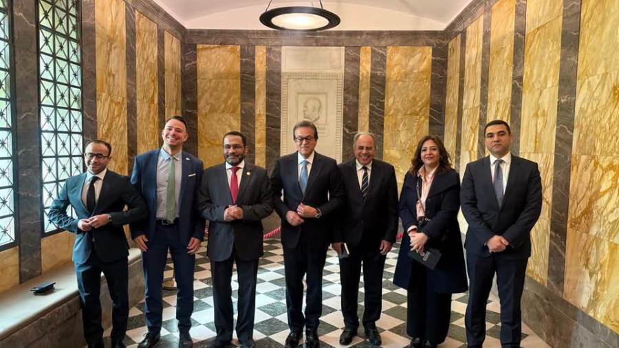 وزير الصحة يتفقد معهد روبرت كوخ الألماني لبحث تعزيز التعاون في الأمن الصحي والترصد الوبائي على هامش قمة الصحة العالمية ببرلين