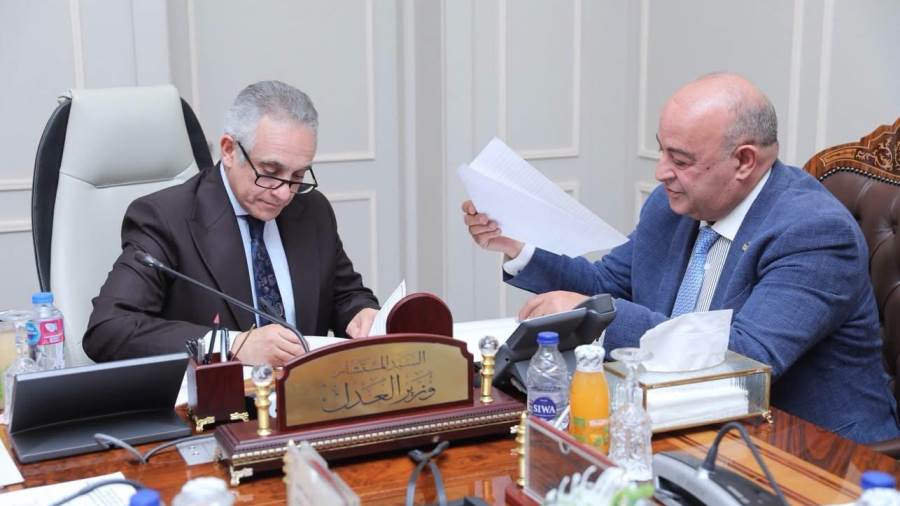 وزير العدل يلتقي عددًا من السادة أعضاء مجلسي النواب والشيوخ في إطار الإجتماعات الدورية 