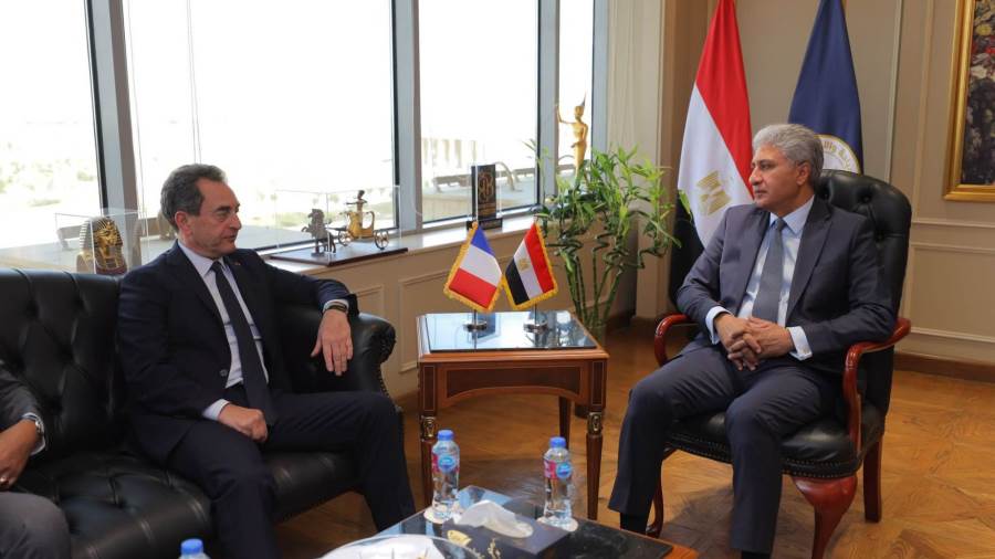 وزير السياحة يلتقي السفير الفرنسي بالقاهرة لبحث التعاون السياحي والأثري ومناقشة عدد من الموضوعات
