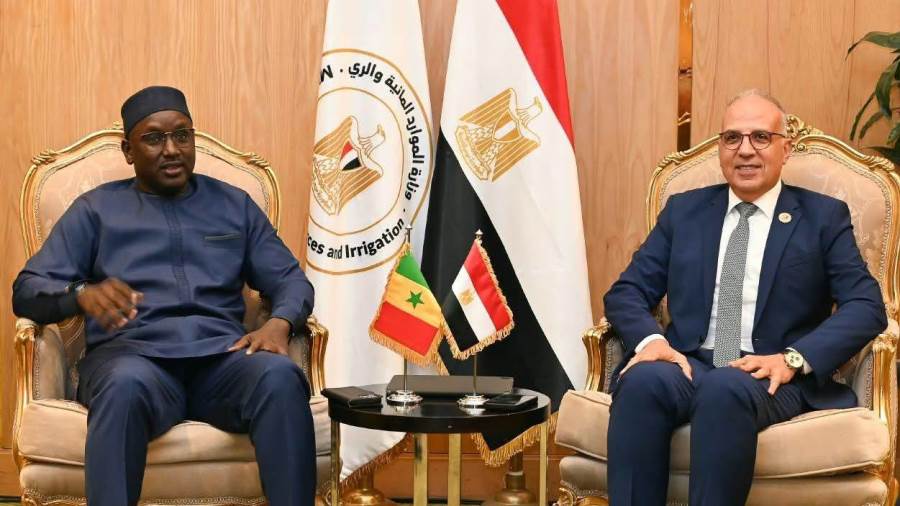 سويلم يلتقي وزير المياه والصرف الصحي السنغالي لبحث تعزيز التنسيق في قضايا المياه الأفريقية