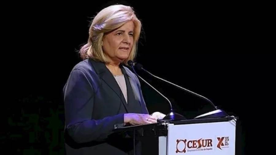 تأكيد وفاة وزيرة العمل الإسبانية السابقة فاطمة بانييث فى حادث تصادم القطارين