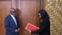 السفيرة المصرية تقدم صورة من أوراق الإعتماد لوزير خارجية الكاميرون