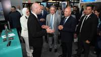 وزير الصناعة والنقل يتفقد قاعة شركات صناعة السيارات ومكوناتها والأجهزة المنزلية بالمعرض