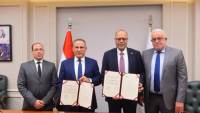 وزارة العمل والاتحاد المصري للغرف السياحية يوقعان بروتوكول تعاون
