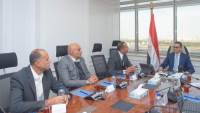 وزير الاستثمار يبحث مع مجموعة "أبو غالي موتورز" خطط توطين صناعة الدراجات النارية في مصر بالتعاون مع الشركات الـعالمية