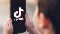 "تيك توك " تشدد التحقق من العمر في أوروبا مع تصاعد ضغوط الجهات التنظيمية