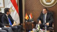 وزير التعليم العالي يبحث التعاون مع سفير مملكة إسبانيا ووفد جامعة IE الإسبانية