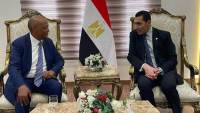وزير الشباب والرياضة يستقبل رئيس الاتحاد الأفريقي لكرة القدم 