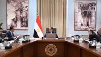 رئيس الوزراء يتابع موقف توافر المستحضرات الدوائية والخامات الفعالة بالسوق المصرية للدواء