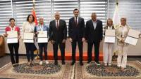 وزير الشباب والرياضة يكرم بطلات مصر في بطولة العالم للأساتذة لسباحة الزعانف ويشيد بإنجازهن الدولي
