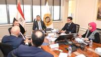 وزير الصناعة يبحث مع وفد بنك أبوظبي الأول- مصر سبل تمويل المشروعات الصناعية والتعاون مع هيئات الوزارة لتيسير حصول المشروعات المتوسطة والصغيرة على التمويل
