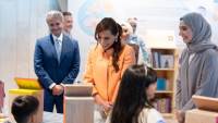"مؤسسة كلمات" الإماراتية تهدي مكتبة عربية متنقلة إلى "مرحبا بولندا" ضمن مبادرة "تبنَّ مكتبة"