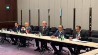 وزير البترول والثروة المعدنية يبحث مع نظيره الأذربيجاني تعميق التعاون القائم في قطاع الطاقة 