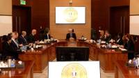 نائب رئيس مجلس الوزراء للشؤون الاقتصادية يستقبل وفداً رفيع المستوى من البنك الدولي لتعزيز التعاون المشترك
