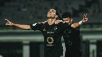 الأهلي يواصل انتصاراته بثنائية أمام زد في الدوري المصري
