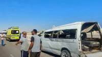 مصرع 4 أشخاص وإصابة 9 آخرين.. إثر انقلاب ميكروباص بالطريق الأوسطي