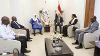 وزير الاتصالات المالي والسفير المالي بالقاهرة يزوران وكالة الفضاء المصرية.