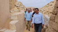 وزير السياحة يتفقد أحدث الاكتشافات الأثرية للبعثة التشيكية بمقابر كبار كهنة بتاح وكبار موظفي الدولة القديمة