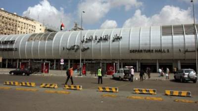 مطار القاهرة يفعل قرار الحكومة بحظر دخول مصر دون PCR