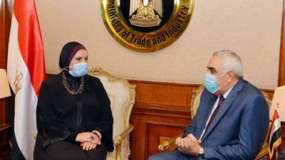 وزيرة التجارة والصناعة تؤكد لسفير العراق.. القيادة السياسية تولي إعادة اعمار العراق اهتمامًا بالغًا