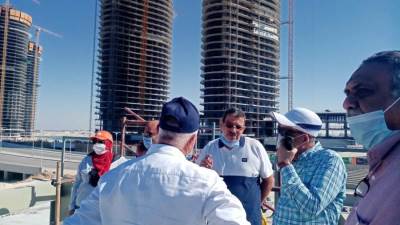 نائب رئيس "هيئة المجتمعات العمرانية" يتفقد مشروعات الجامعة الأهلية وسكن مصر والإسكان المميز بالعلمين الجديدة