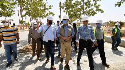 وزير الإسكان يتفقد سير العمل بمشروع الحدائق المركزية بالعاصمة الإدارية الجديدة "كابيتال بارك"