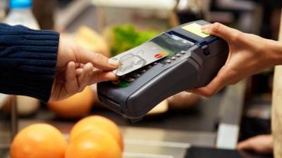 تعرف على هدية البنك المركزي للتجار المستخدمين لوسائل الدفع التلامسية