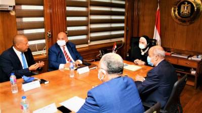 وزيرة التجارة والصناعة تبحث سبل الارتقاء بصناعة ودباغة الجلود وزيادة معدلات الانتاجية