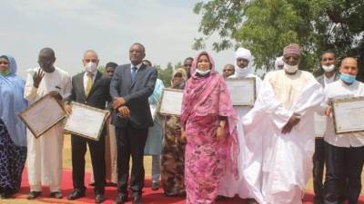 سيدة "تشاد" الأولى تُكرم "المقاولون العرب" لدورها في دعم مدارس بلادها