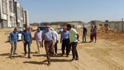 رئيس "القاهرة الجديدة" يتفقد تنفيذ مشروعات "الإسكان" بالمدينة