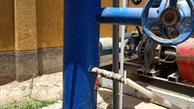 مصطفى بشير: تركيب ٤٥ جهاز عداد لقياس تصرف محطات المياه بقنا 