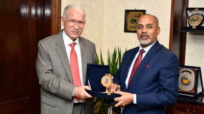 رئيس المقاولون العرب يستقبل سفيرتشاد بالقاهرة  وسفيرة مصر بموريشيوس