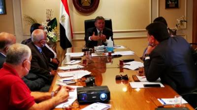 وزير قطاع الأعمال العام يلتقي عددًا من رؤساء النقابات العامة بشأن مسودة لائحة الموارد البشرية للشركات 