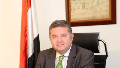 وزير قطاع الأعمال العام يهنئ نادي غزل المحلة بصعوده للدوري الممتاز بعد غياب 4 سنوات 