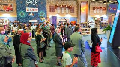 جولة تفقدية لوزيرة التجارة والصناعة واعضاء جهاز التمثيل التجاري بمعرض تراثنا للصناعات اليدوية والحرفية