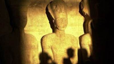 تعرف على التفسير العلمى لظاهرة تعامد الشمس على وجه رمسيس الثانى بـ "ابو سمبل"