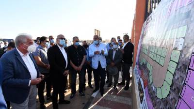 وزير الإسكان ومحافظ جنوب سيناء يتفقدان مشروع إنشاء المزرعة النموذجية لتجمع وادي ميعر بمدينة طور سيناء