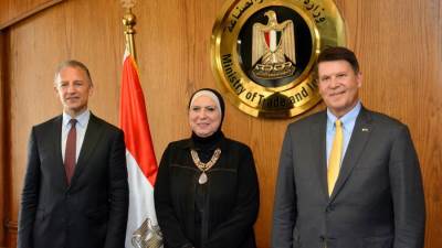 وزيرة التجارة والصناعة تبحث مع وفد الخارجية الامريكية تعزيز التعاون الاقتصادى المشترك خلال المرحلة المقبلة