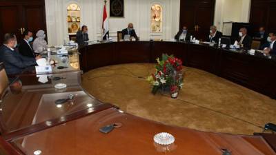 وزير الإسكان يستعرض اللمسات الأخيرة لمشروع الاشتراطات التخطيطية والبنائية لضبط العمران بمدن (القاهرة – الجيزة – الإسكندرية)