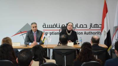 وزيرة التجارة والصناعة تستعرض سبل الارتقاء بمنظومة جهاز حماية المنافسة