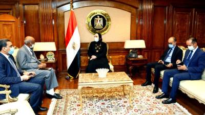 وزيرة التجارة والصناعة تبحث مع سفير السودان بالقاهرة سبل تعزيز التعاون التجاري والصناعي المشترك بين البلدين