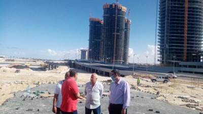 مسؤول بـ"هيئة المجتمعات العمرانية" يتفقد الموقف التنفيذى لمشروعات "العلمين الجديدة"