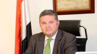 وزير قطاع الأعمال العام يجتمع بممثلي اللجان النقابية بأربع شركات تابعة للقابضة للقطن والغزل والنسيج