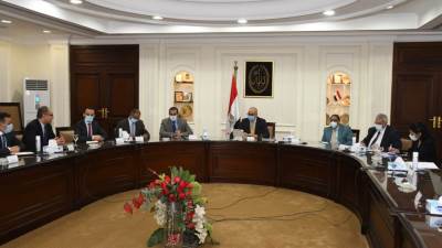   وزير الإسكان يستعرض البدائل المُقترحة للمخطط الاستراتيجي لتنمية المرحلتين الثانية والثالثة بالعاصمة الإدارية الجديدة     