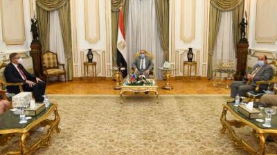 وزير الإنتاج الحربي يبحث مع سفير التشيك التعاون فى مجالات التصنيع الحربي والمدنى