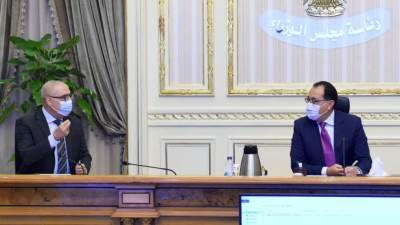 رئيس الوزراء يتابع ملفات ما تم من عمل بوزارة الإسكان 