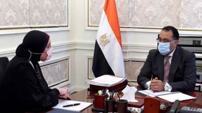 وزيرة التجارة والصناعة تعرض على مجلس الوزراء مستجدات صناعة السيارات في مصر