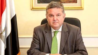 وزير قطاع الأعمال العام يقرر تعيين عضوين متفرغين للشؤون المالية بالقابضتين للأدوية والصناعات المعدنية