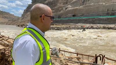 وزير الإسكان يتفقد مشروع إنشاء سد ومحطة جيوليوس نيريرى لتوليد الطاقة الكهرومائية على نهر روفيجي بدولة تنزانيا